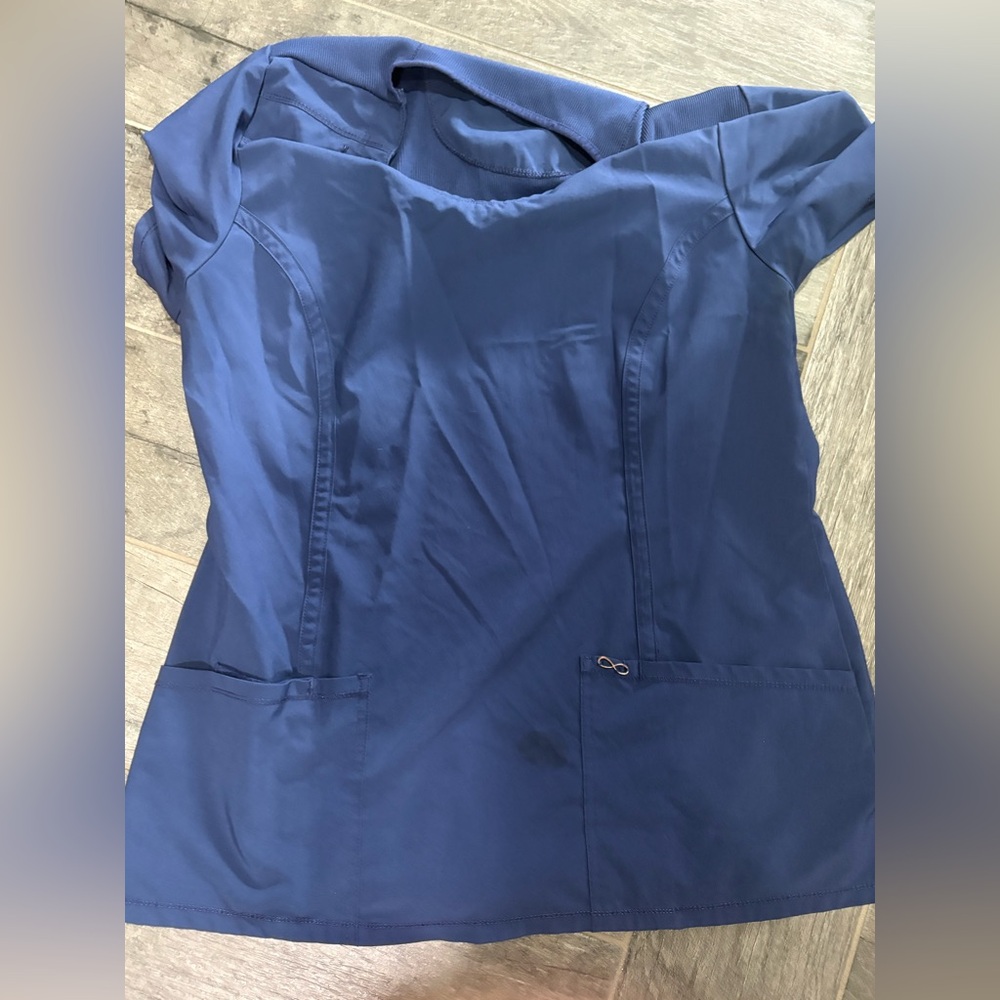Cherokee infinity Blue Fitted Scrub Top large women’s